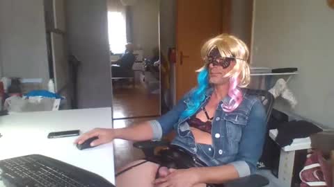 newcumer online show from February 11, 2:02 pm