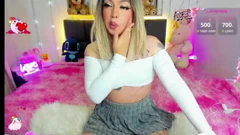 dannia_13 online show from April 6, 1:59 am