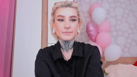 Darlene  Help me get 20 thumbs up 33  online show from February 24, 6:27 am