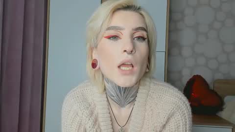 Darlene  Help me get 20 thumbs up 33  online show from February 27, 4:52 am