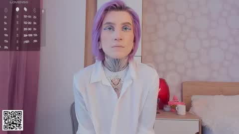 Darlene  Help me get 20 thumbs up 33  online show from March 7, 4:41 am