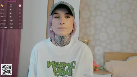 Darlene  Help me get 20 thumbs up 33  online show from March 10, 4:38 am