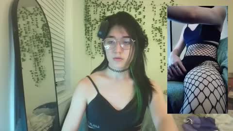 deciduousdoll online show from November 9, 8:15 am