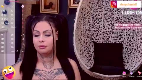 Snapshot of denychantall chatting on December 11, 12:42 pm denychantall online show from December 11, 12:42 pm