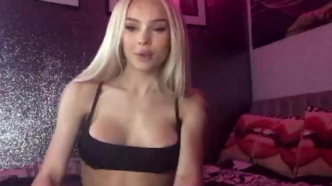 Snapshot of diamond_the_blonde chatting on September 26, 10:07 pm Diamond online show from September 26, 10:07 pm