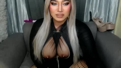 dominant10inchcock online show from October 29, 2:15 pm