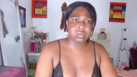 Snapshot of ebonyjdore chatting on February 18, 1:32 am rosmary online show from February 18, 1:32 am