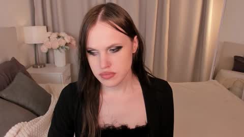 Effie Mur online show from February 27, 10:38 pm