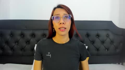 emilirosee online show from March 24, 12:05 am