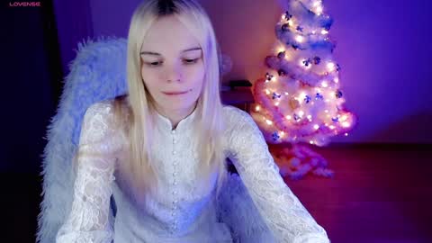 Snapshot of emily_nyaffe chatting on December 22, 6:26 pm Lia online show from December 22, 6:26 pm