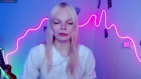 Snapshot of emily_nyaffe chatting on October 16, 11:04 pm Lia online show from October 16, 11:04 pm