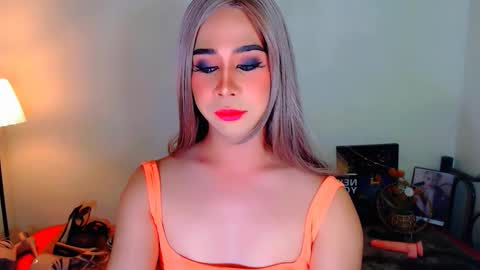 expensive_elise online show from March 13, 4:01 pm
