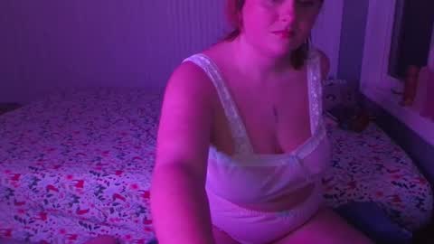 Faerie Dalelio online show from February 6, 11:15 pm