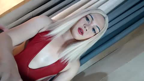 DANIELLA - DONT FORGET TO GIVE ME A THUMBSU UP online show from December 20, 12:55 pm