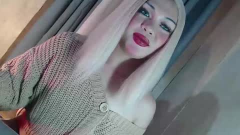 DANIELLA - DONT FORGET TO GIVE ME A THUMBSU UP online show from March 2, 9:38 am