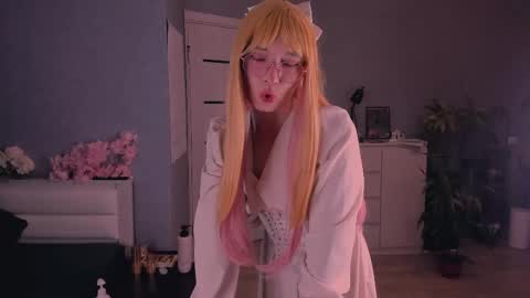 Sue online show from April 12, 9:29 pm