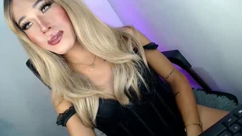 sweetyJENNY online show from April 13, 4:11 pm