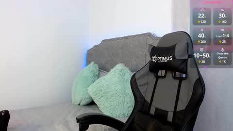  Giovanna  online show from February 14, 8:10 am