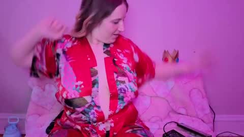 Glitch online show from April 19, 11:11 am