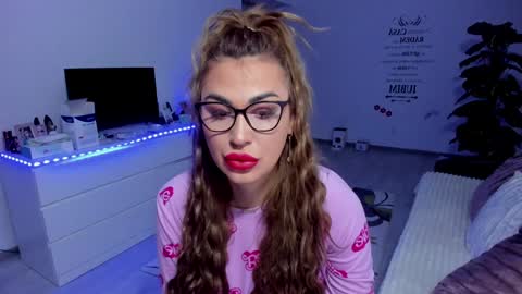 Nicole.. online show from January 11, 5:10 am