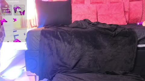 goldilockss15 online show from April 7, 11:00 am