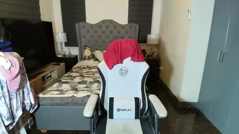 greta_v online show from November 10, 9:10 am