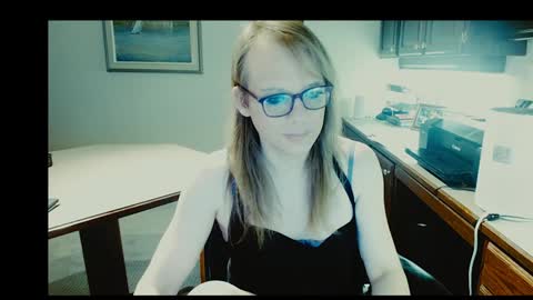 Gummy kitkat online show from January 23, 5:56 am