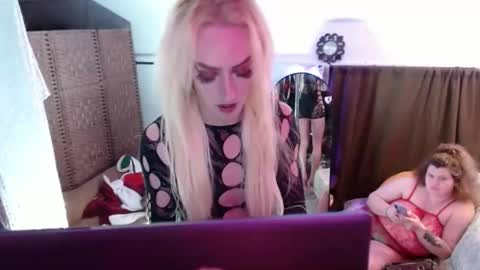 halovalentine online show from February 7, 1:44 am