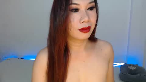 Hannah online show from November 19, 2:44 am