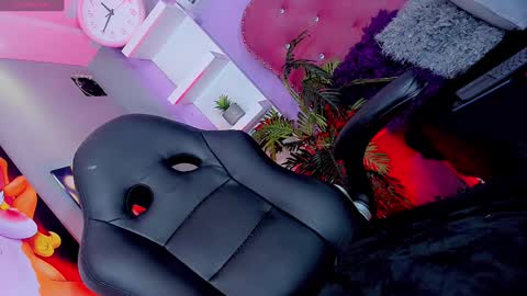   online show from January 25, 9:04 pm