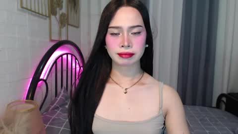 hoelymolly online show from July 1, 6:41 pm