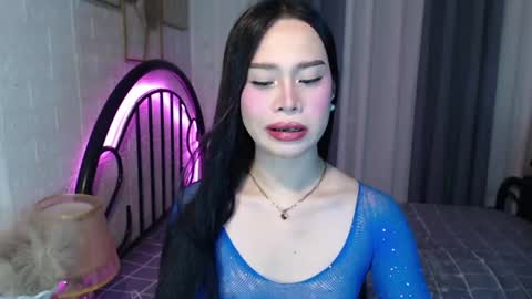 hoelymolly online show from July 6, 7:16 pm