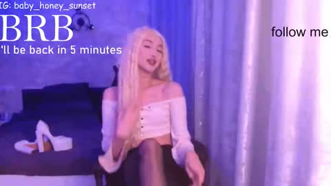 honey_sunset online show from January 12, 12:17 am