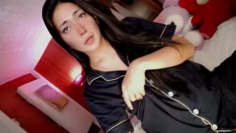 its me CLAUDIA online show from April 1, 1:40 am