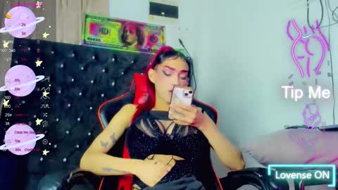 Snapshot of hot_destinyk chatting on October 12, 9:45 am destinyk online show from October 12, 9:45 am