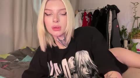 hotchubently online show from October 27, 4:15 pm