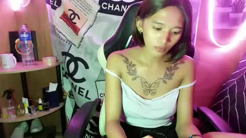 Snapshot of hotgirlronaxx chatting on October 6, 5:02 pm hotgirlronaxx online show from October 6, 5:02 pm
