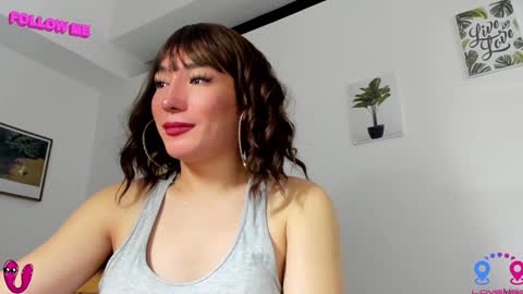 crishinahotty online show from December 9, 9:48 pm