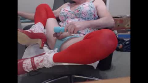 Snapshot of hotwetass2015 chatting on February 9, 4:36 am SissyNaaughtyClitty online show from February 9, 4:36 am