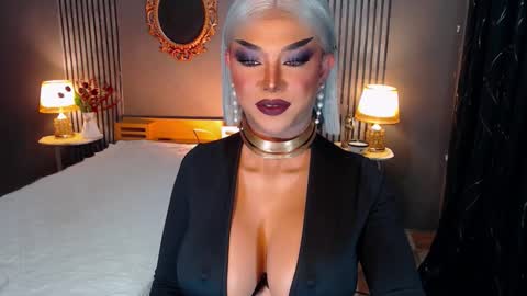 Christine online show from October 14, 8:09 pm