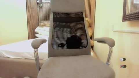 Queen karen grey online show from December 27, 7:29 am