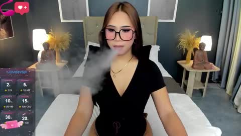 HELLO HANNAH IS BACK online show from January 6, 8:34 pm