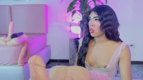 Perla online show from December 21, 10:04 pm