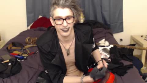 Snapshot of incubussy_x chatting on February 9, 11:36 am Incubussy X online show from February 9, 11:36 am