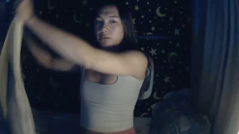 Snapshot of insulting_whoreifica chatting on February 6, 4:31 am MAXINE online show from February 6, 4:31 am