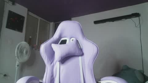 Snapshot of irisbell_ chatting on January 27, 2:57 pm Camilla online show from January 27, 2:57 pm