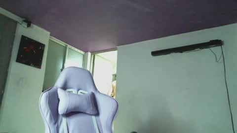 Snapshot of irisbell_ chatting on February 6, 11:43 am Camilla online show from February 6, 11:43 am