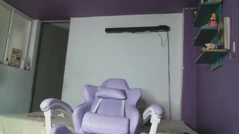 Snapshot of irisbell_ chatting on February 27, 1:17 pm Camilla online show from February 27, 1:17 pm