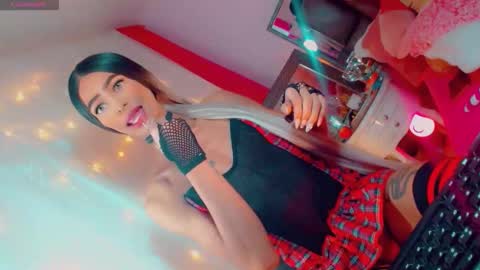 isabellagirs online show from November 29, 7:21 am