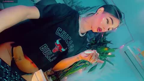 isabellagirs online show from April 10, 12:22 pm